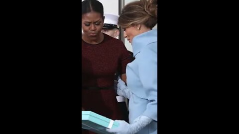 TRUMP WHAT'S IN THE BOX ?