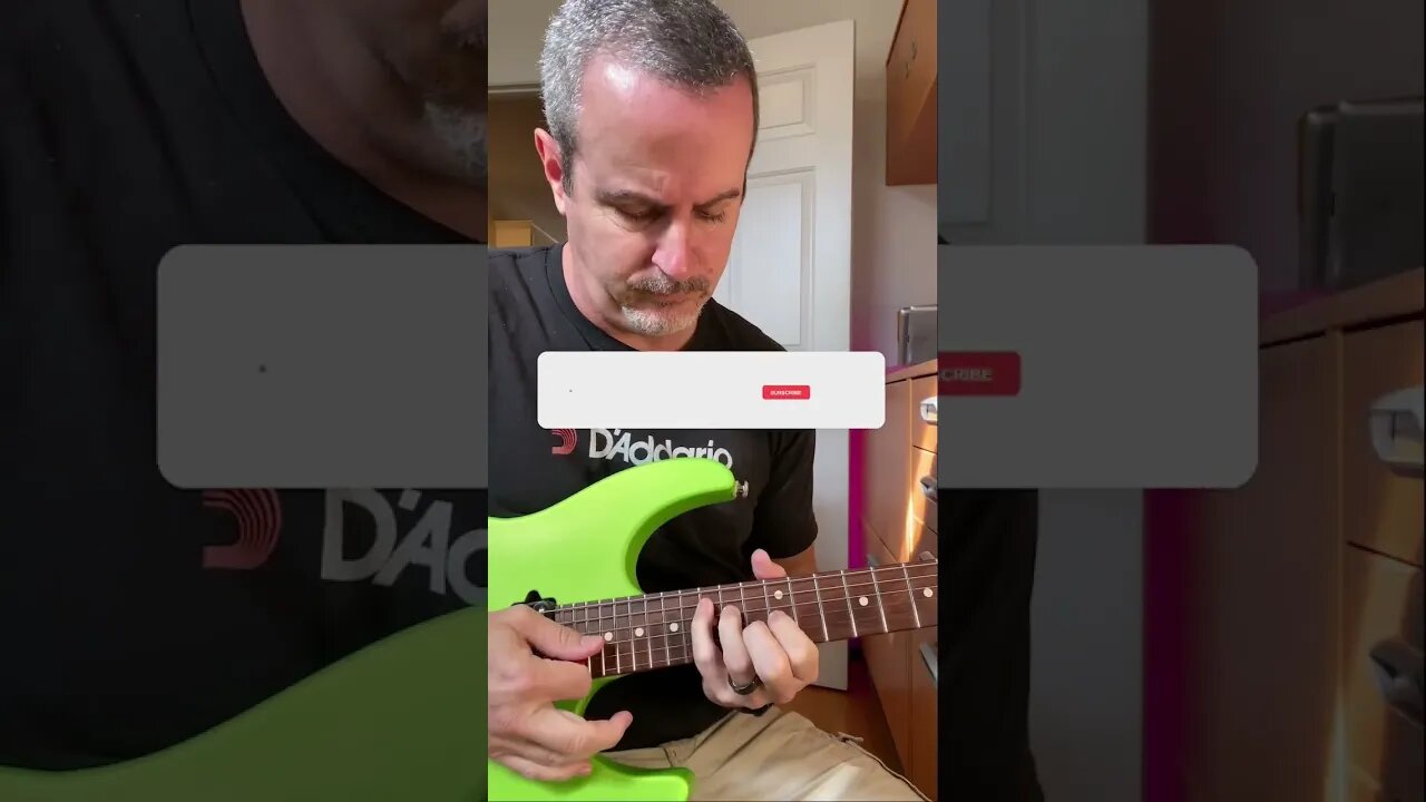 Major 7 sweep tap lick! 🎸🎸