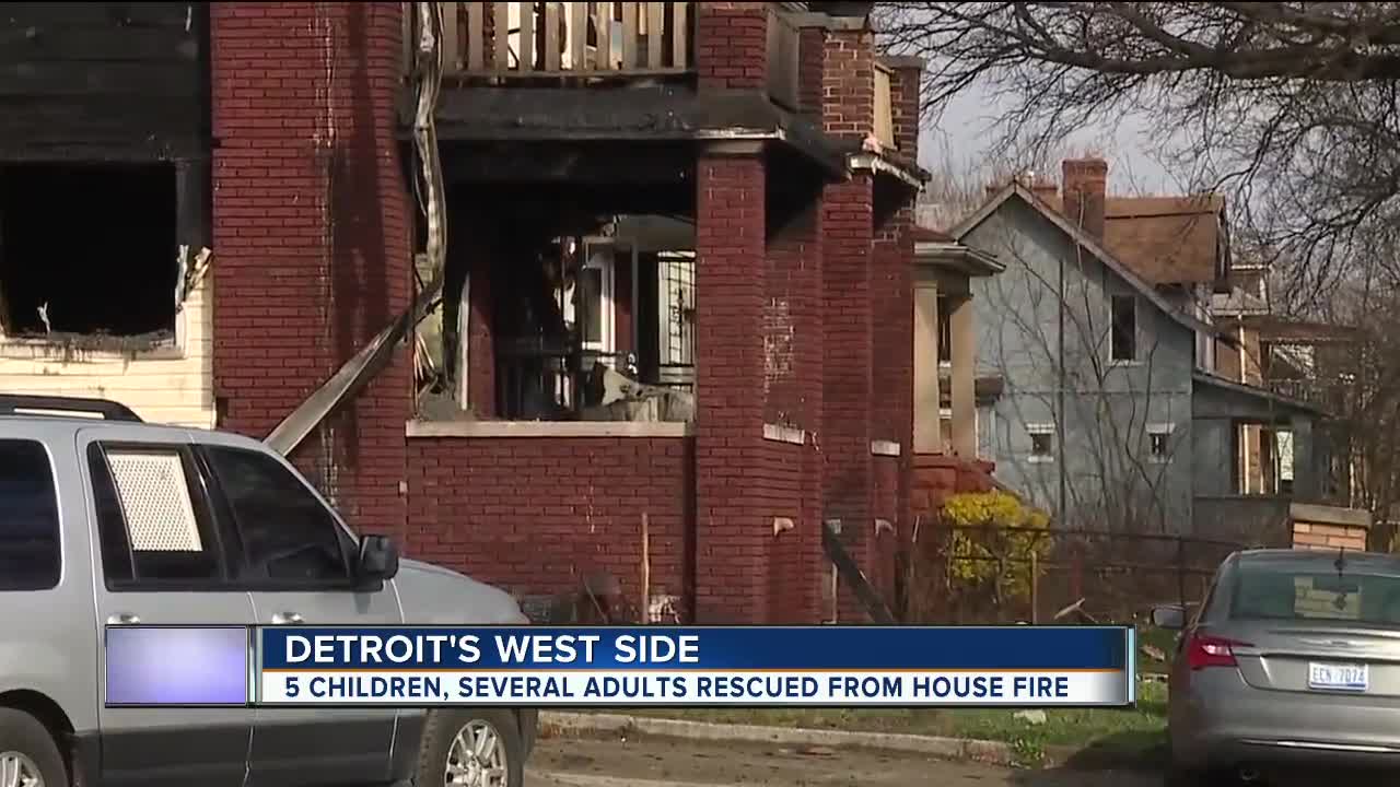 5 children hospitalized after apartment building fire in Detroit