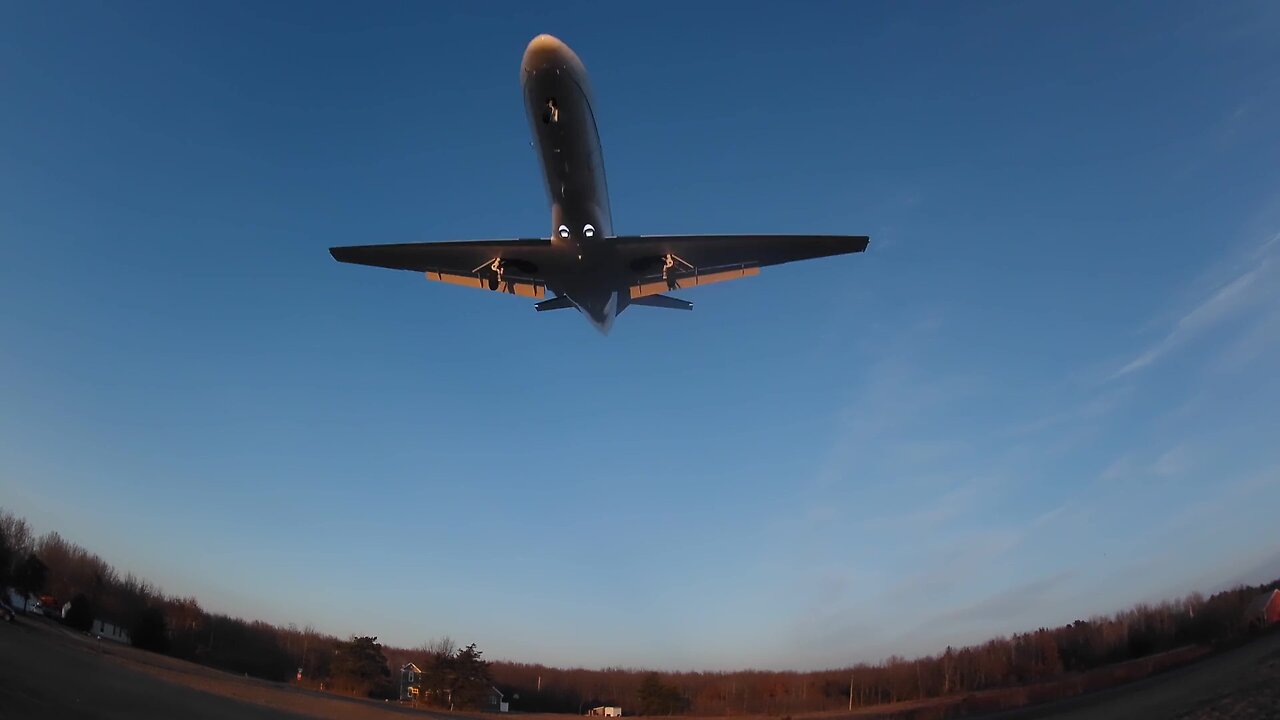 Low pass, Cessna Citation landing at Sparta Airport, MI (8D4)