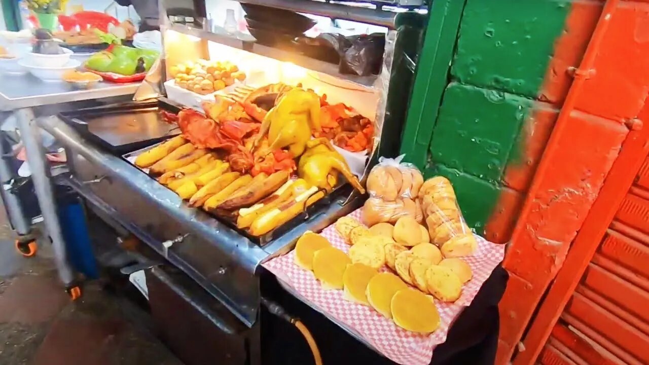 Would you eat at this Colombian mountaintop food market? 🇨🇴