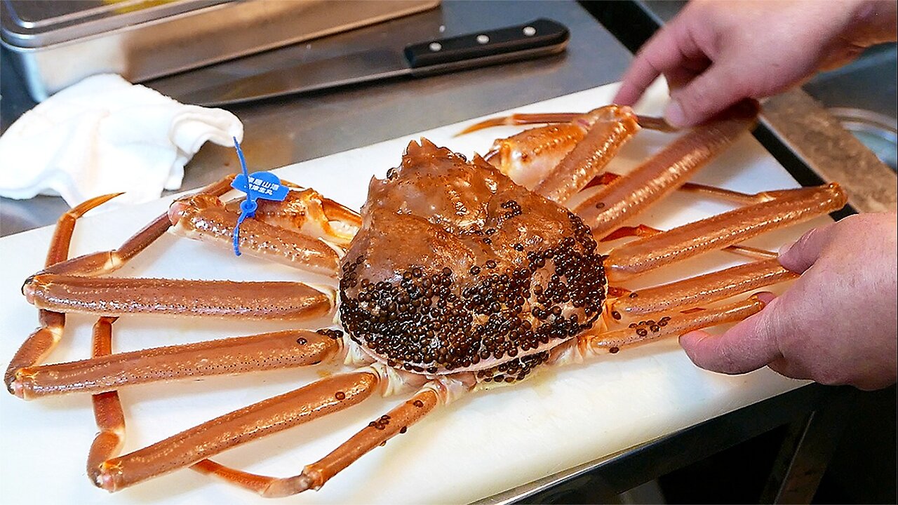 Japanese Street Food - GIANT SNOW CRAB Seafood Okinawa Japan