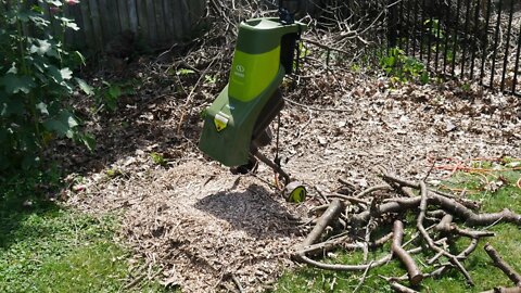 Snow Joe CJ601E Electric Wood Chipper/Shredder, 14-Amp, 16:1 Reduction, Green