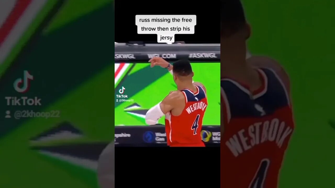 #Russell#Westbrook#frustrated#of#free#throw#then#he#strip#off#his#jersy