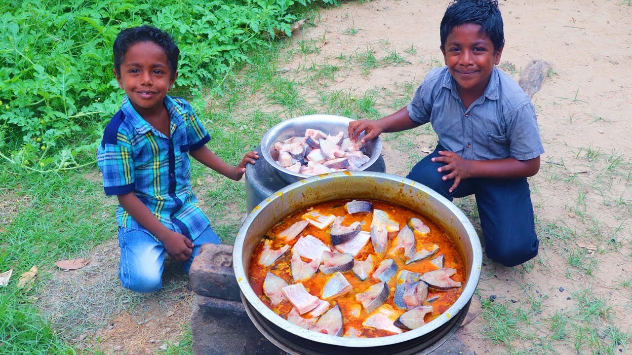 LAKE FISH CURRY RECIPE | Mango Drumstick Fish Curry Cooking and Eating | Village Fun Cooking