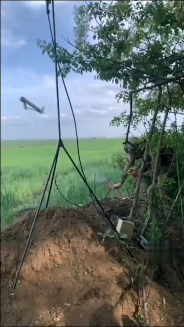 ★★★ Ukrainian Soldier Launches an American Switchblade 300 Loitering Munition