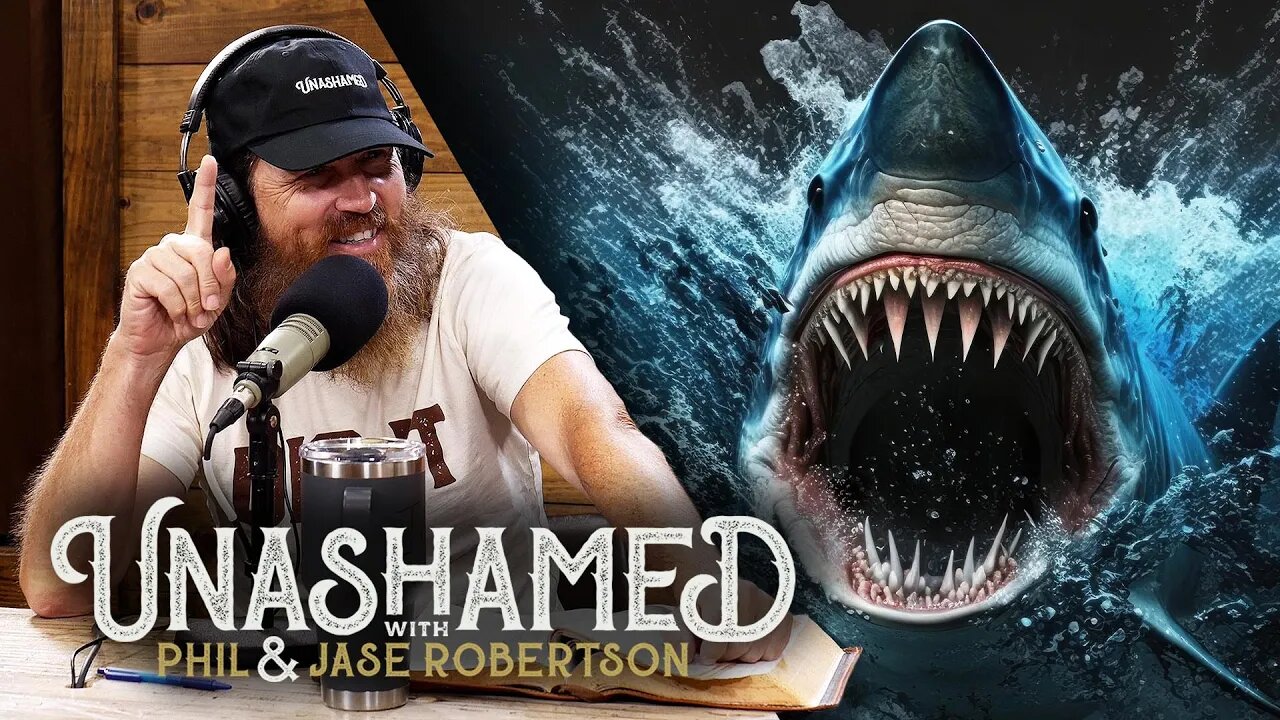 Jase’s Incredible Catch Draws a Beachside Crowd & the Annual Robertson Family Vacation | Ep 695