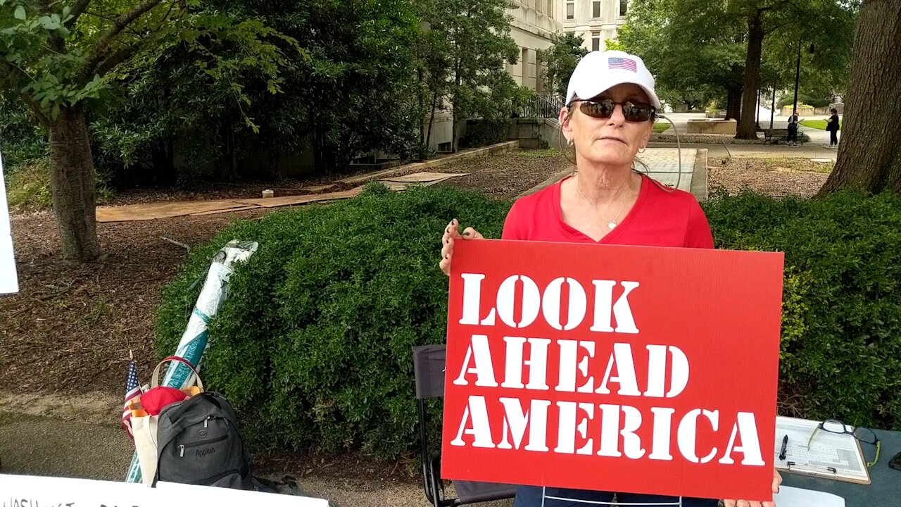 "Political Prisoners": Interview w/ Lori Boddy (Look Ahead America Volunteer) on January 6 Detainees