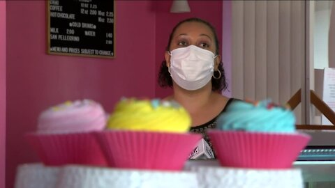 Racine woman's cupcakes are sure to make you smile