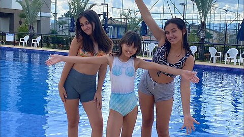 QUEM NADA MAIS RÁPIDO NA PISCINA! 3 irmãs demais