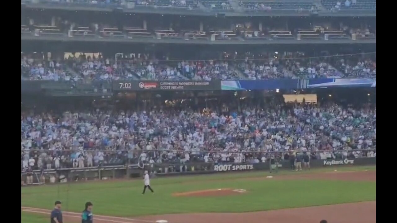 Mariner Fans BOO Fauci As He Throws First Pitch