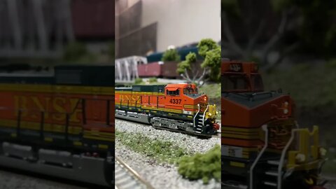 N Scale BNSF dash 9s