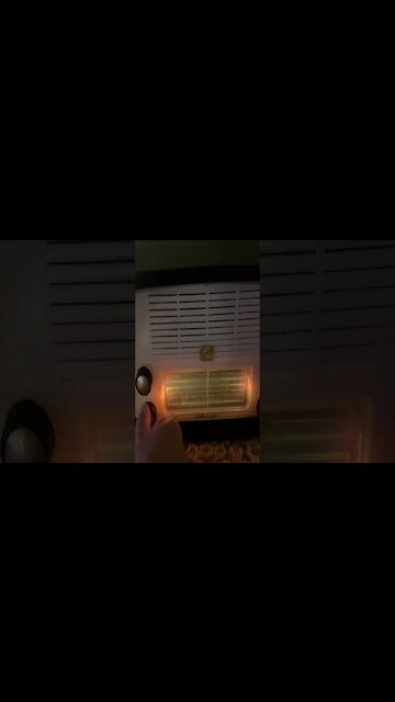 AUSTRALIAN VINTAGE RADIO perfect condition . 1940s RADIO COMMERCIAL. #vintage #urbex #australia