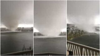 Spaventosa tromba marina colpisce una città in Florida