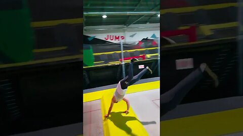 Salto ze śrubą #shortvideo #youtubeshorts #salto #akrobatyka #parkour #me #trening #workout