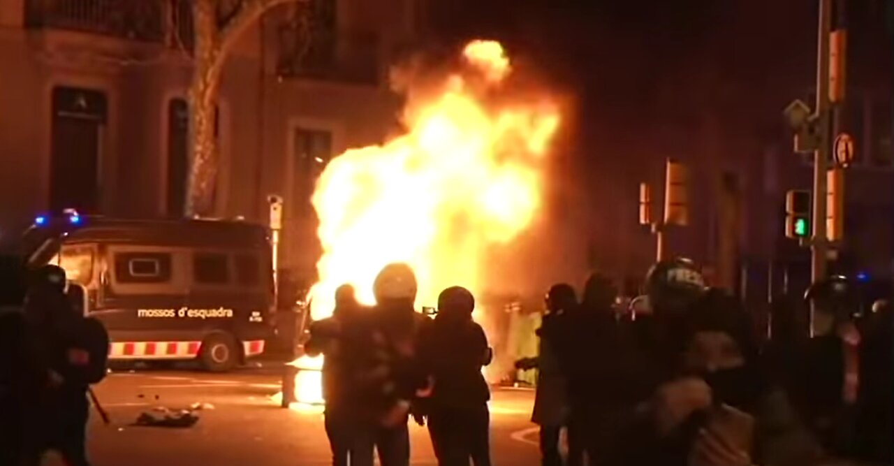 QUINTO DÍA DE PROTESTAS. Los españoles continúan en las calles exigiendo libertad para Hasél