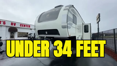 Small but INCREDIBLY SPACIOUS 5th wheel--2025 Esscence 28RLS