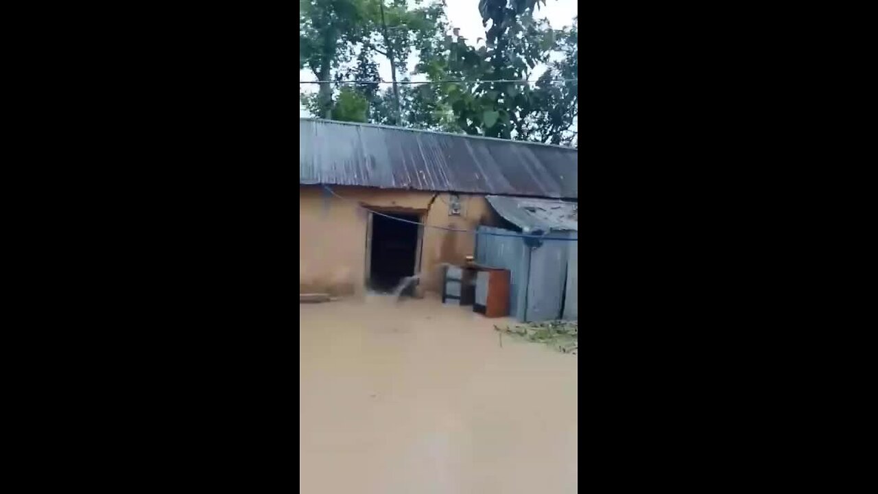 Feni district of Bangladesh has been submerged in flood, nearly 3 lakh people are trapped in water.