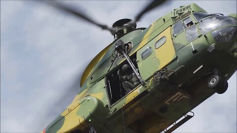 Screaming Eagles Soldiers Conduct Sling Load and Medical Hoist Training with Romanian Air Force