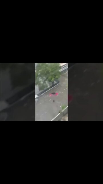 Venezuelans staged a "spontaneous water park" after heavy rains