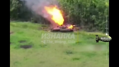 Ukrainian tank cooks after kamikaze drone hits