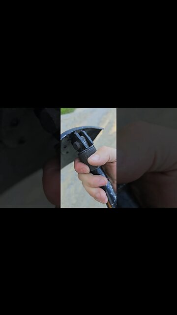 Romanian folding shovel