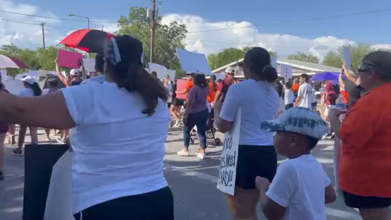 Hundreds marched in #Uvalde, TX to demand answers Chants of “save our kids”