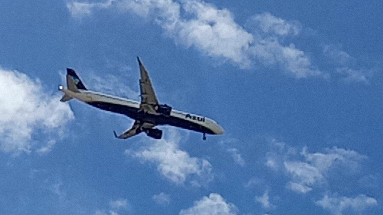 Airbus A321 PT-MXO vindo de Guarulhos,Airbus A321NEO vindo de Campinas e Airbus A321 CC-BEM