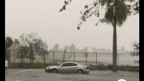 Heavy rain causes drivers to become stuck on flooded streets in West Palm Beach