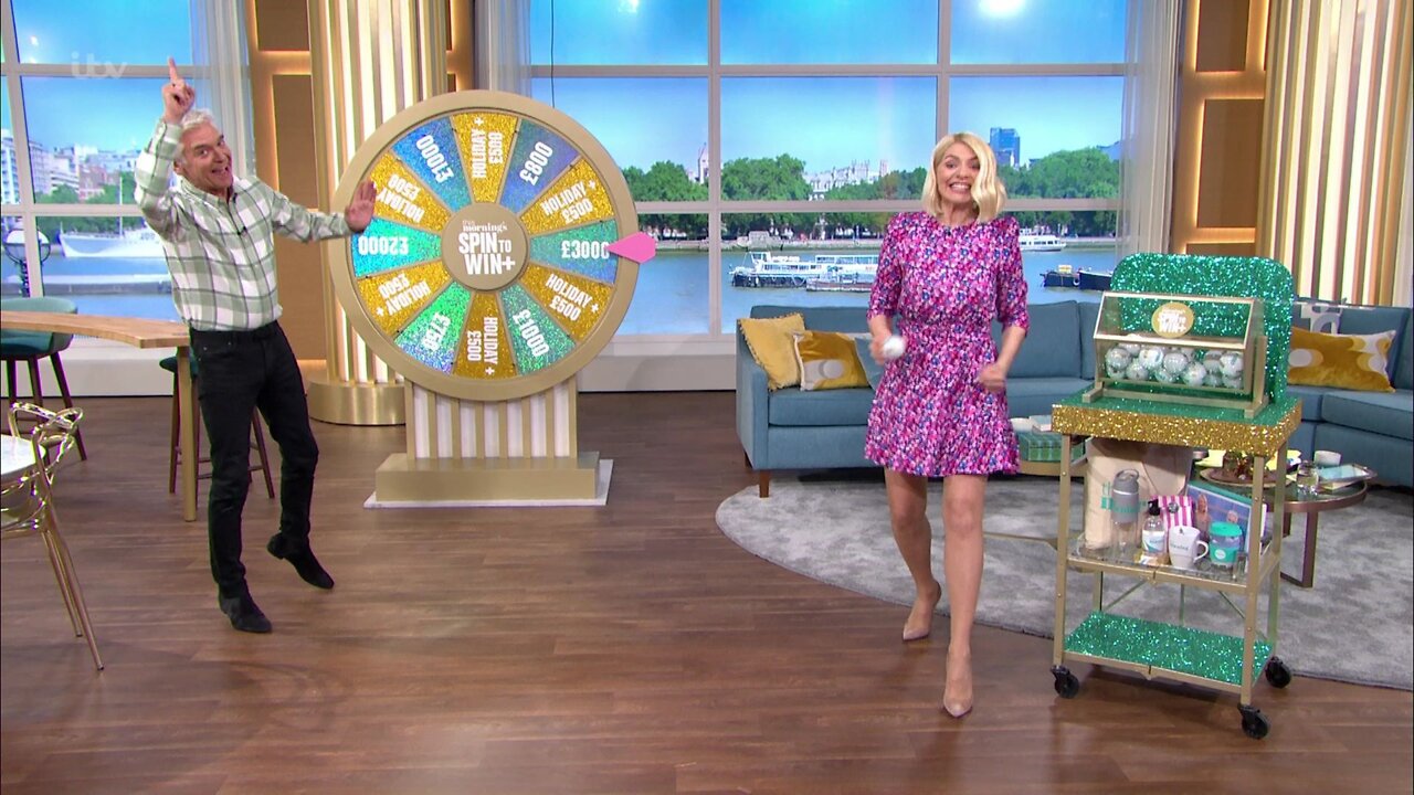 Holly Willoughby - Apr 28 2021