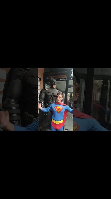 Super Man em Batman está muito bombado!