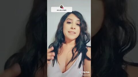 Old woman single for 9 years hates snapchat 😒 lol
