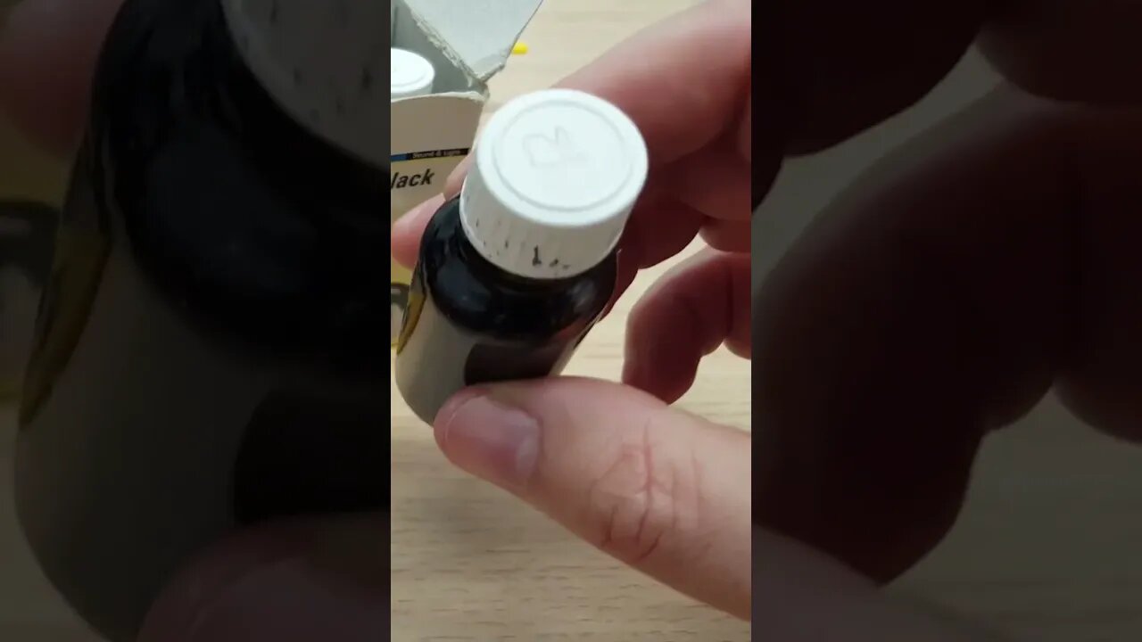 About the Blue Bulb Paint - #christmas #lights #vintage #Bulb #Paint #restoration #pifco #noma