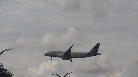 Airbus A320 PR-TYA na aproximação final antes de pousar em Manaus vindo de Brasília (11/02/2021)