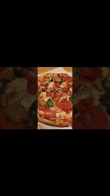 EATING PIZZA AT BLAZE PIZZA. LEBRON JAMES RESTAURANT. #lebronjames #viral #video #nashville #food