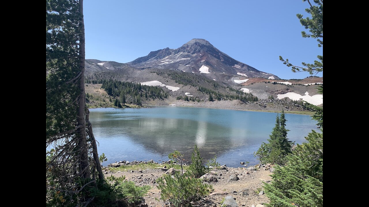 Central Oregon - Three Sisters Wilderness - Walking around Camp Lake