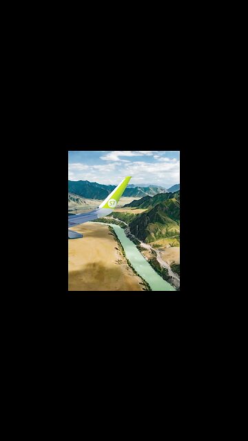 Попробуйте угадать — над какими горами пролетает самолет?