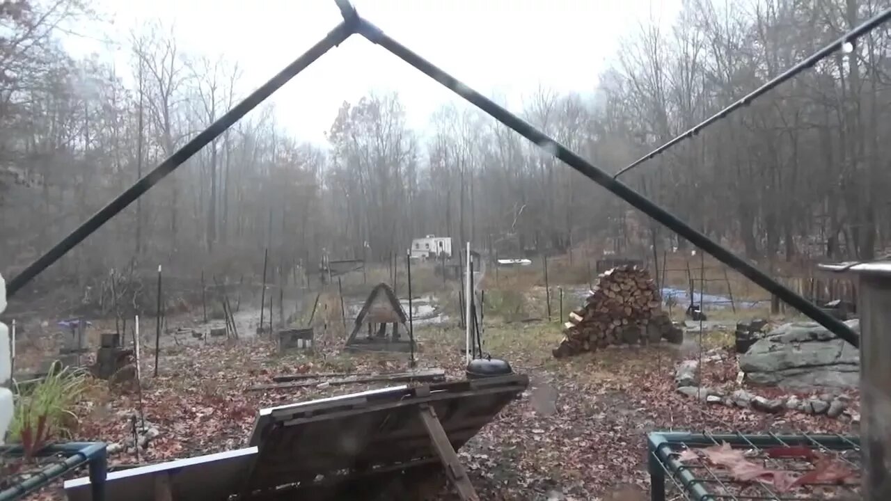 Wet & Rainy Day At The Off Grid Homestead & No Solar Power