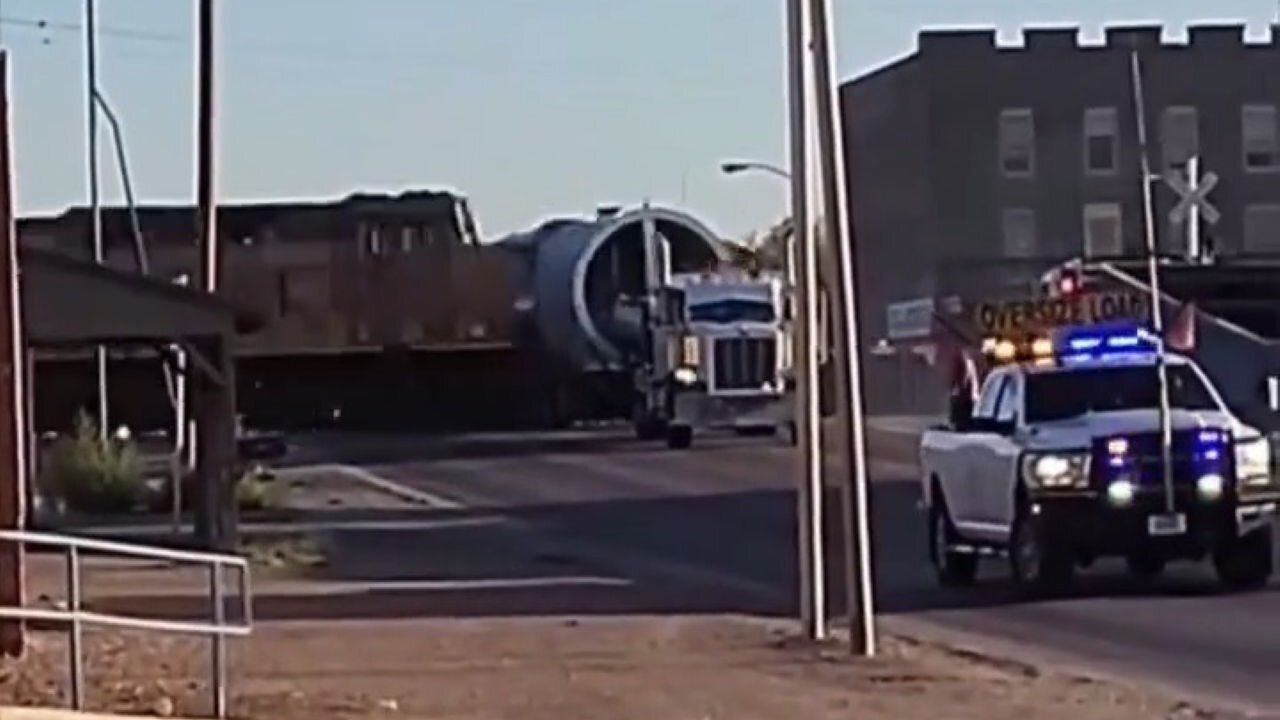 Truck Stalls Out On Train Tracks In West Texas Causing A Horrible Derailment… Killing 2, Injuring 4