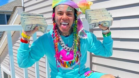 Rapper 6ix9ine Performs in his Undergarments in Moscow, Russia. The Audacity...