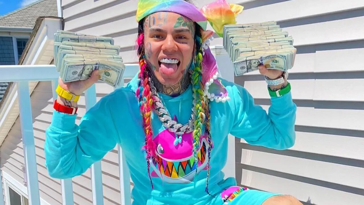 Rapper 6ix9ine Performs in his Undergarments in Moscow, Russia. The Audacity...