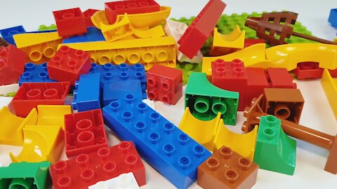 Satisfying building blocks marble run race assembling track