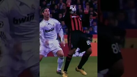 Ronaldinho Beautiful Ball Control😍