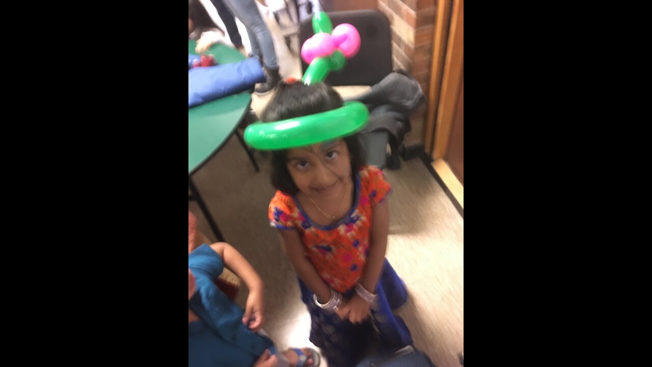 Simple balloon hat - a "bobber"