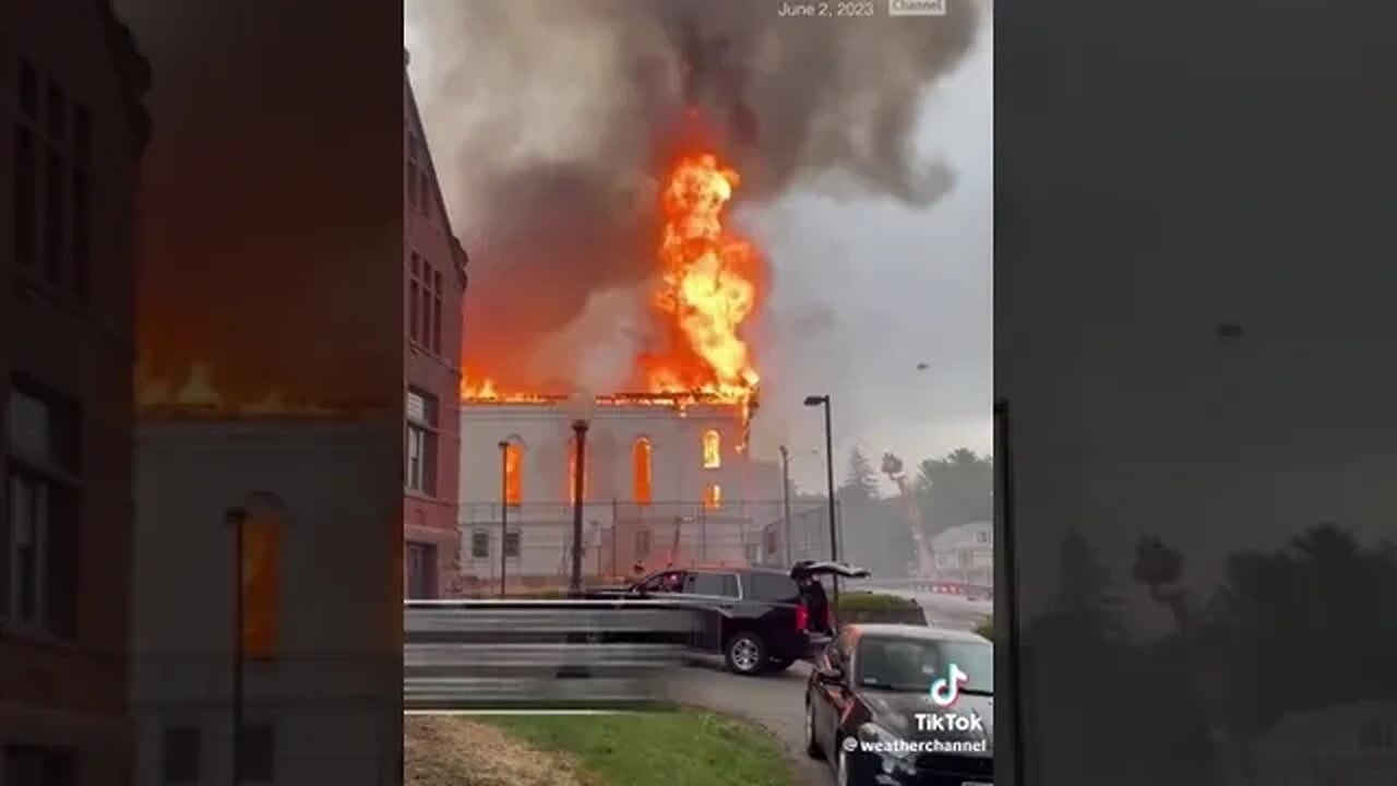 wow 😲🔥🔥 hope no one was in that Church