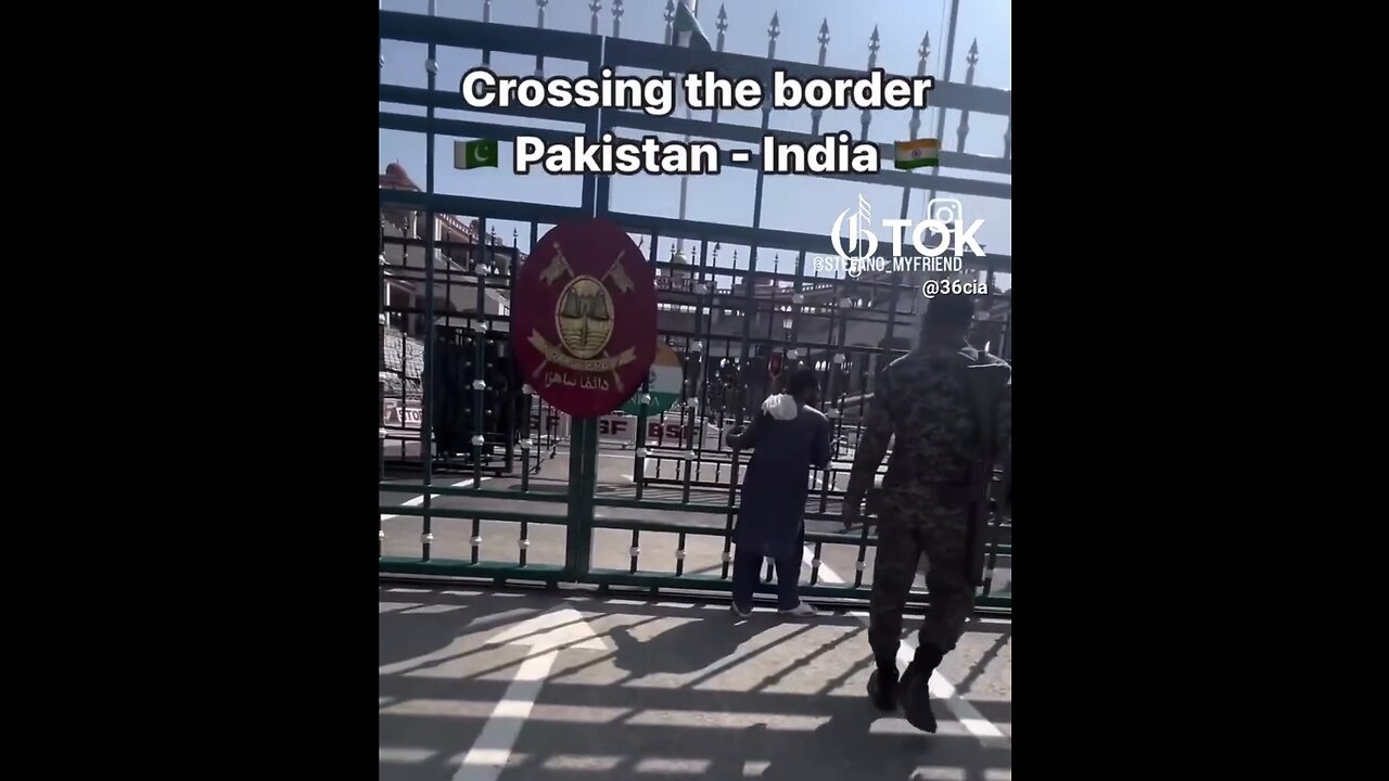 CROSSING HISTORICAL BORDER🛃🚧🛂🚴📸BETWEEN PAKISTAN🇵🇰INDIA🇮🇳🚴‍♂️🚧🛃💫