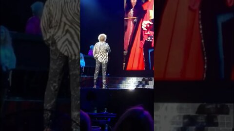 ROD STEWART LIVE jokes about his 1970’s look and Studio 54 streamed from ATLANTA 8-30-22 second row