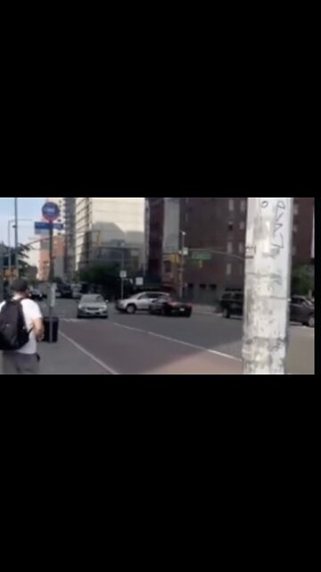 NYC Thieves Ram Car & Steal 20k