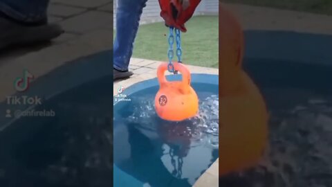 kettlebell VS pool