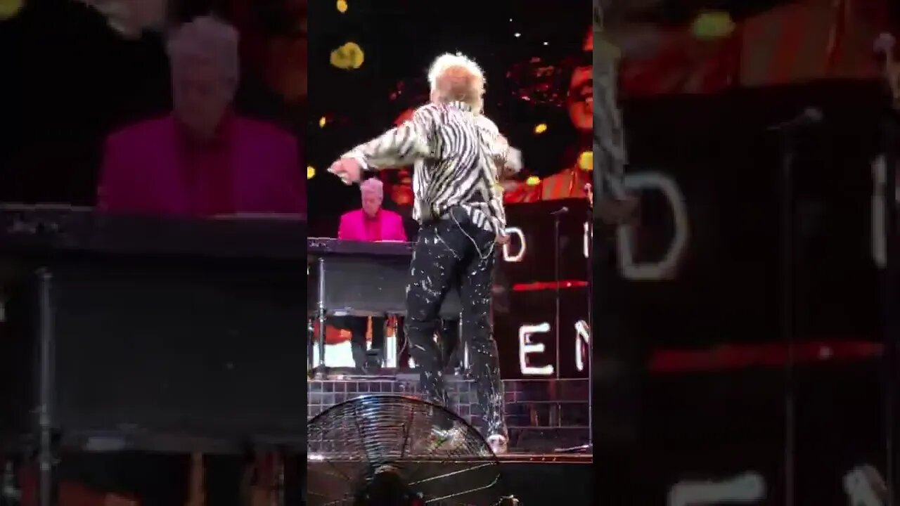 ROD STEWART incredible energy for Maggie May live in ATL 8-30-22